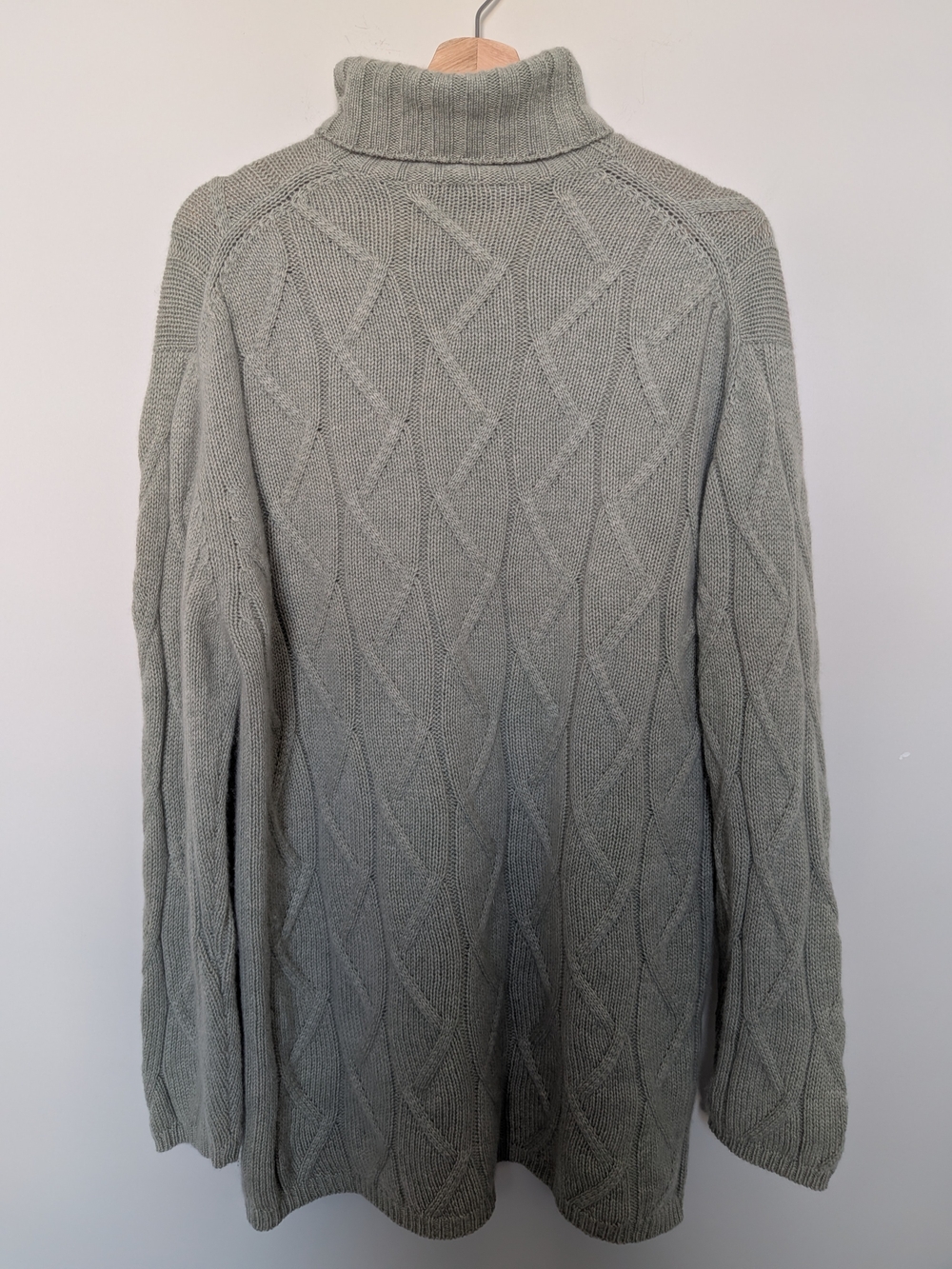 Mariele Waithe 100% Cashmere Turtleneck Sweater